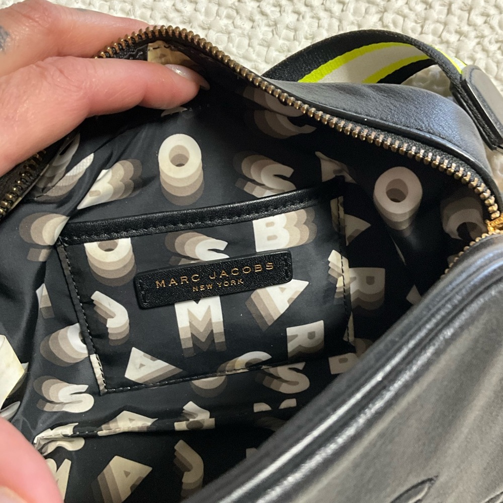 Marc Jacobs Black Crossbody Bag - Picture 7 of 16